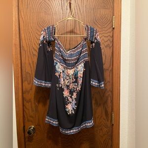 Off shoulders bell sleeve dress
